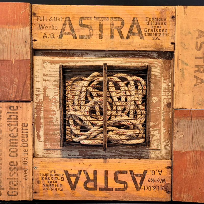 RemasterDirector_V0 Farny, DÉMOLITION, 2001-2013, assemblage de matériaux divers et acrylique, 56 x 64 x 5 cm