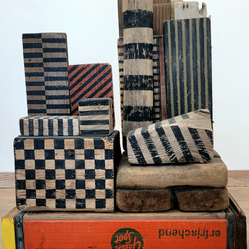 RemasterDirector_V0 Farny, SANS TITRE, 2001-2013, assemblage de matériaux divers et acrylique, 60 x 50 x 28.5 cm