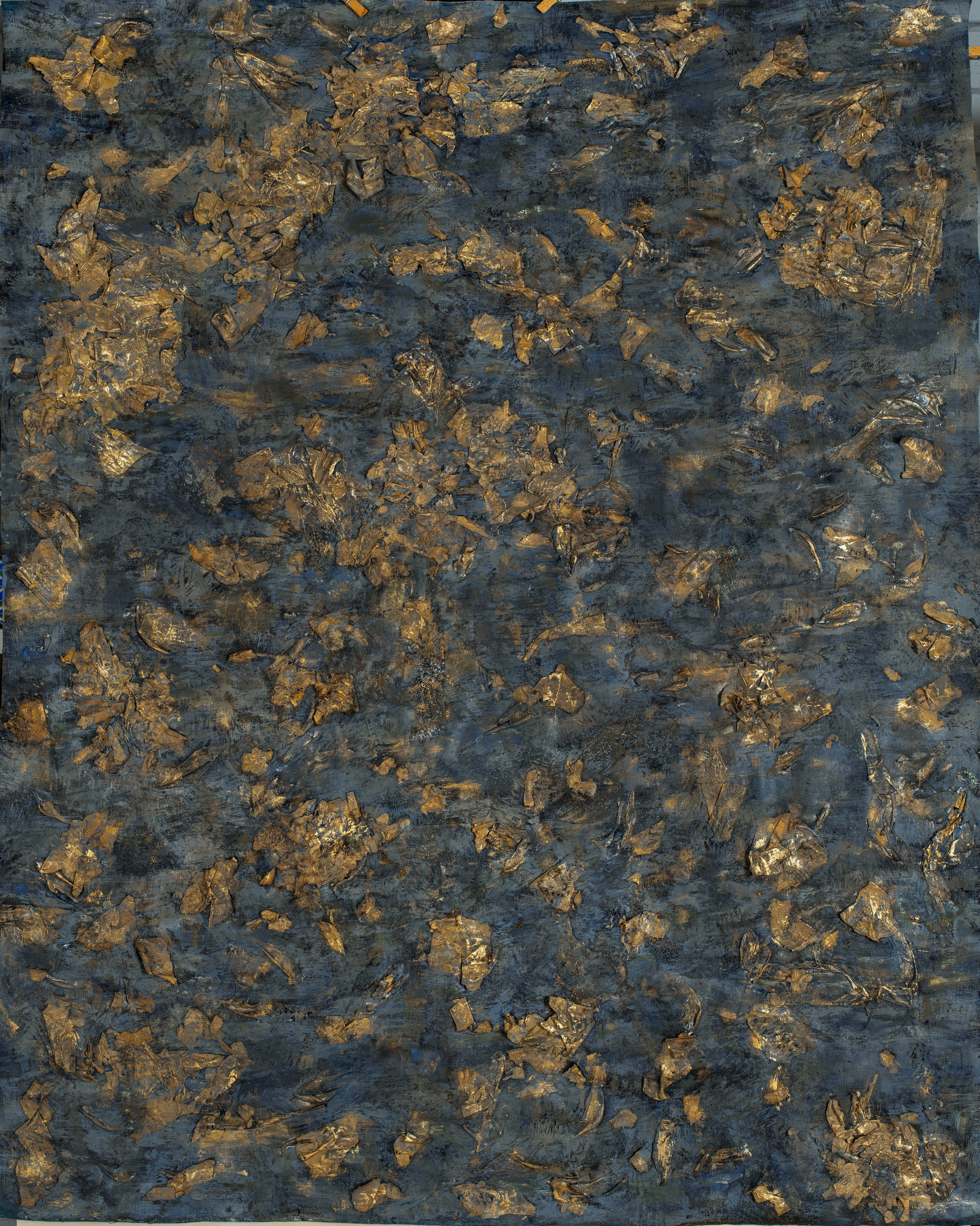 Fati KHOSROSHAHI, "Le grand bleu", 2025, collage et technique mixte sur toile, 102 x 128 cm (série Phénixes)