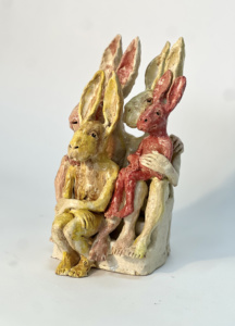 Ruta Jusionyte, «Famille», 2025, grès émaillé, 45 x 25 x 25 cm
